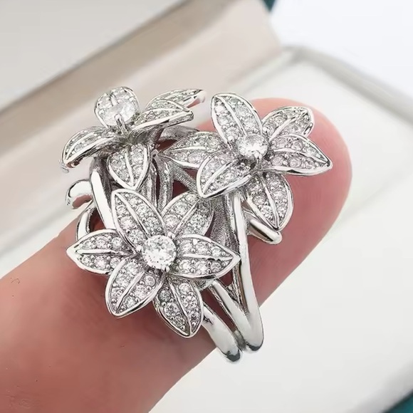 *NEW* Gorgeous 925 Silver Branch Flower Ring